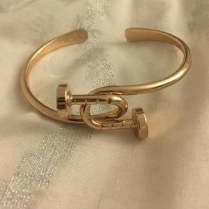 👇On-Trend Rose Gold Nail Bracelet👇